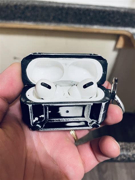 airpods 1st generation crackling.